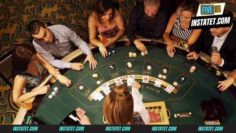 Tổng Hợp Những Cách Giữ Tâm Lý Khi Chơi Casino Tại Five88 Nắm vững luật chơi là cách giữ tâm lý khi chơi casino
